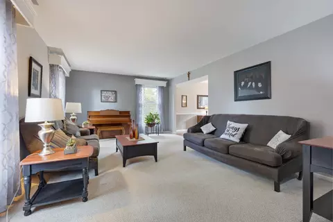 1860 Monday Dr, Elgin, IL 60123 photo 9