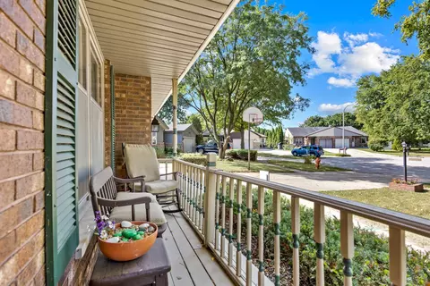 1860 Monday Dr, Elgin, IL 60123 photo 6