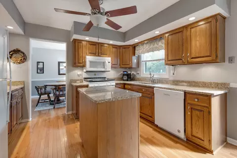 1860 Monday Dr, Elgin, IL 60123 photo 11