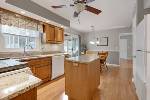 1860 Monday Dr, Elgin, IL 60123 photo 2