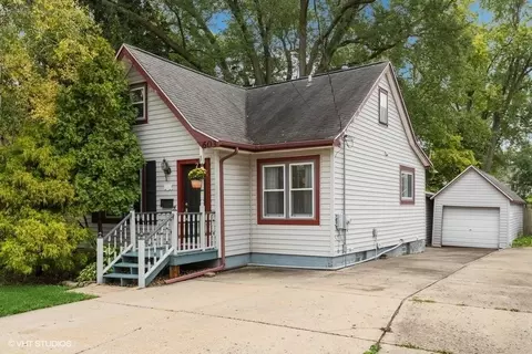 603 Ridgeland Ave, Woodstock, IL 60098