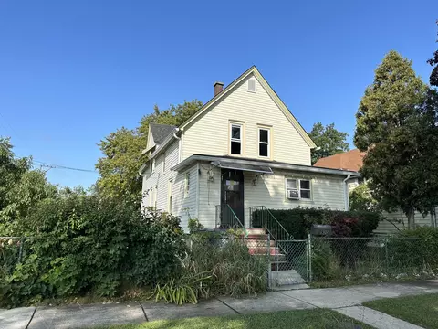 930 S Victory St, Waukegan, IL 60085