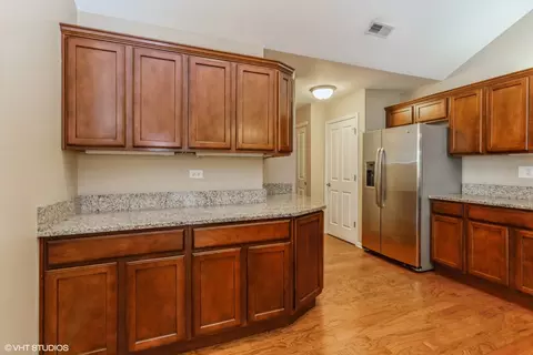 16631 Fox Run Cir, Plainfield, IL 60586 photo 4