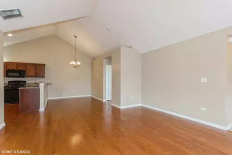 16631 Fox Run Cir, Plainfield, IL 60586 photo 2