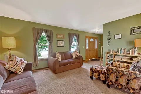 204 Georgetown Dr, Cary, IL 60013 photo 9