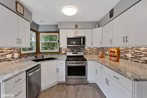 204 Georgetown Dr, Cary, IL 60013 photo 4
