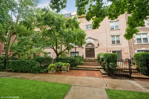 850 Forest Ave #A, Evanston, IL 60202