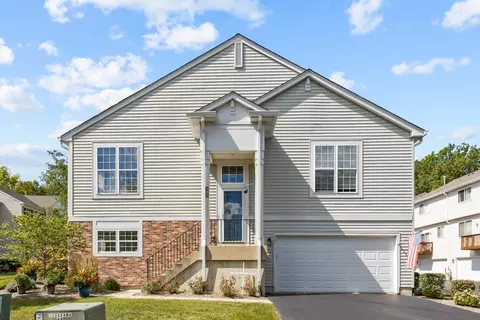 302 Terra Springs Cir, Volo, IL 60020