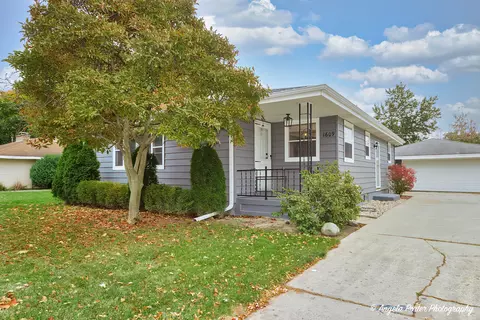 1609 Barnhart Ct, Zion, IL 60099