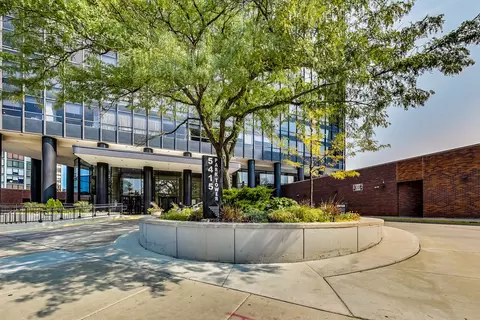 5415 N Sheridan Rd #1503, Chicago, IL 60640