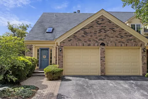 1 The Court Of Cobblestone, Northbrook, IL 60062