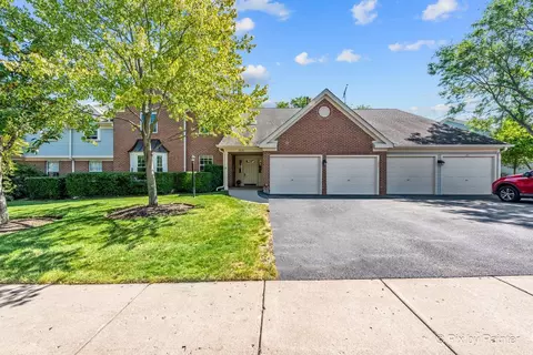 2870 Meadow Ln #V1, Schaumburg, IL 60193