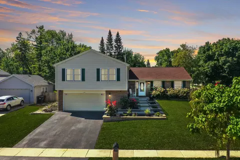 655 Pheasant Ridge Dr, Lake Zurich, IL 60047