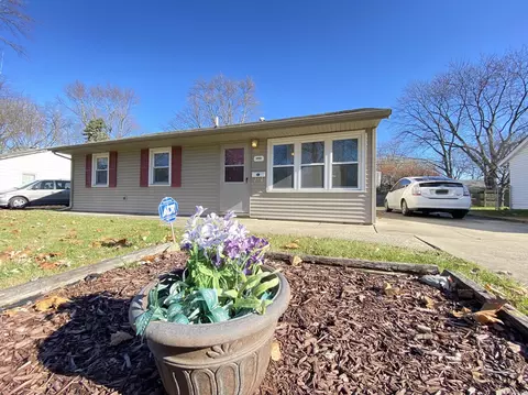 1422 Holly Hill Dr, Champaign, IL 61821