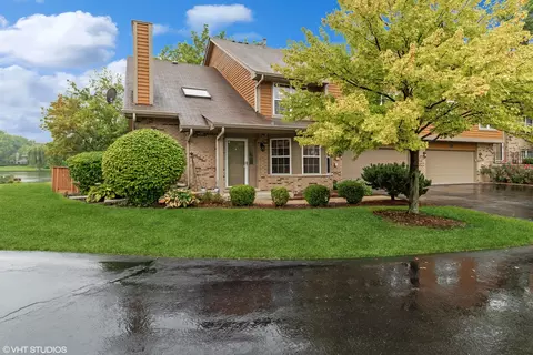 8072 Capra Trl, Darien, IL 60561