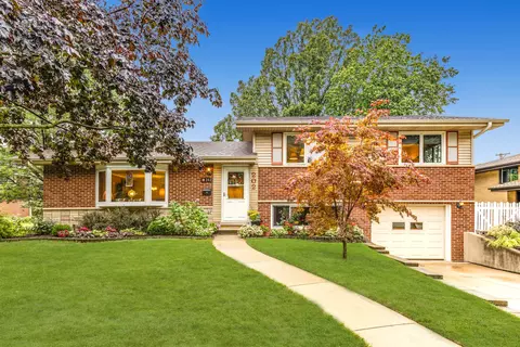 202 N Stratton Ln, Mount Prospect, IL 60056