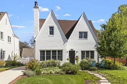231 N Park Blvd, Glen Ellyn, IL 60137