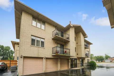 4425 Prescott Ave #101, Lyons, IL 60534