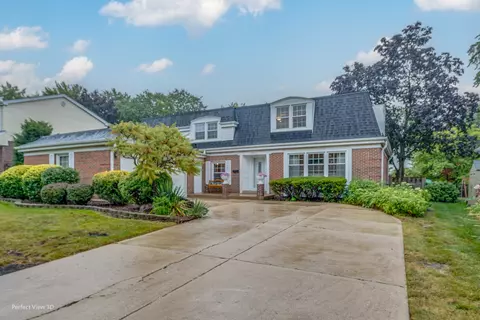 1011 W Cedar Ln, Arlington Heights, IL 60005