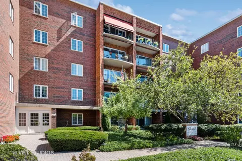519 N Main St #3BN, Glen Ellyn, IL 60137