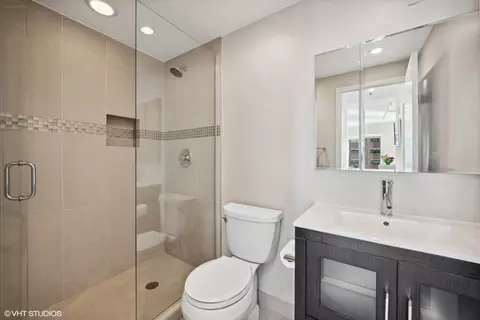 100 E Huron St #1206, Chicago, IL 60611 photo 10