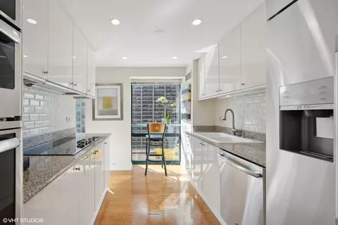 100 E Huron St #1206, Chicago, IL 60611 photo 5
