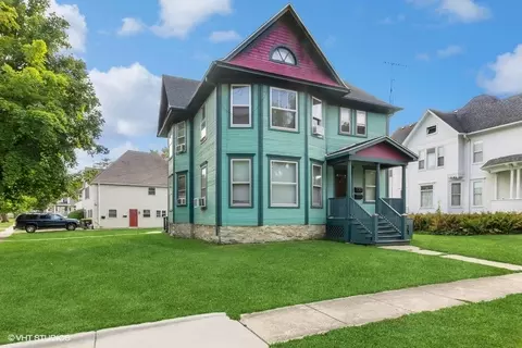 236 E Main St, Genoa, IL 60135