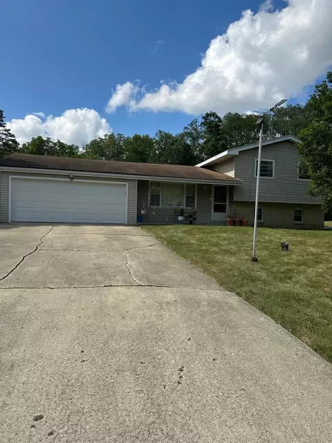 916 Lenox Rd, Glen Ellyn, IL 60137