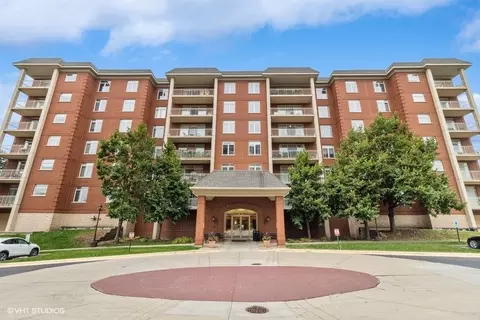 8400 Callie Ave #D411, Morton Grove, IL 60053