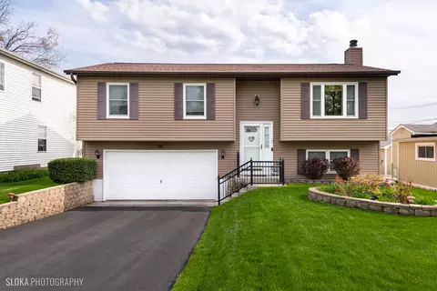 410 Cedar St, Lake In The Hills, IL 60156