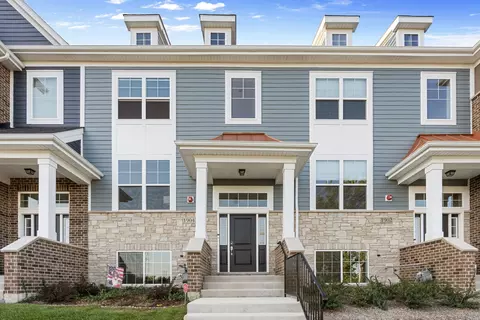 1904 Kingsley Cir, Northbrook, IL 60062