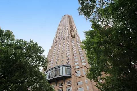 800 N Michigan Ave #2703, Chicago, IL 60611