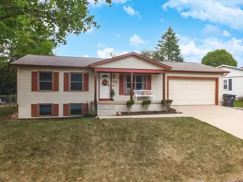 12 Ivey Ct, Bloomington, IL 61701 photo 2