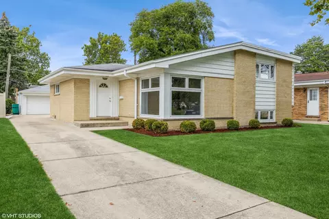 10680 Newbury St, Westchester, IL 60154