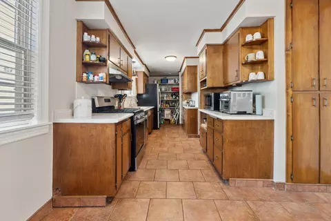 Kitchen - 415 N Oak St, Itasca, IL 60143 photo 2 of 4