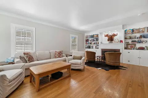 Living - 415 N Oak St, Itasca, IL 60143 photo 2 of 3
