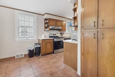 Kitchen - 415 N Oak St, Itasca, IL 60143 photo 1 of 4