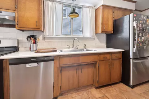 Kitchen - 415 N Oak St, Itasca, IL 60143 photo 4 of 4