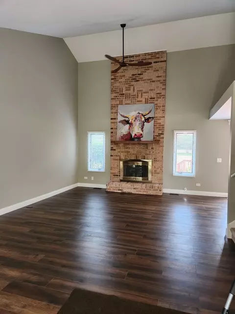 555 Philip Dr, Bartlett, IL 60103 photo 3