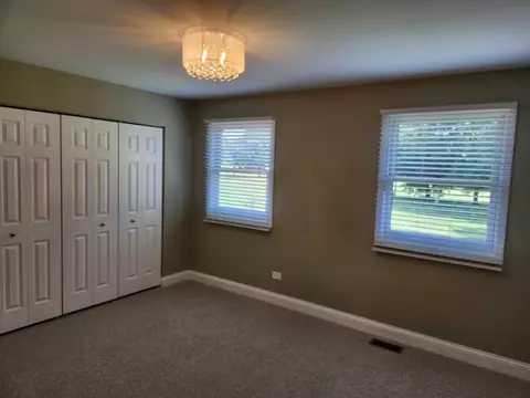 555 Philip Dr, Bartlett, IL 60103 photo 16