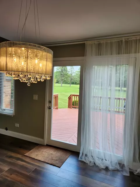 555 Philip Dr, Bartlett, IL 60103 photo 11
