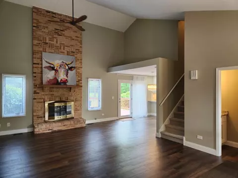 555 Philip Dr, Bartlett, IL 60103 photo 4