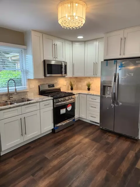 555 Philip Dr, Bartlett, IL 60103 photo 8
