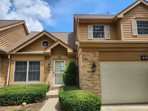 555 Philip Dr, Bartlett, IL 60103 photo 2