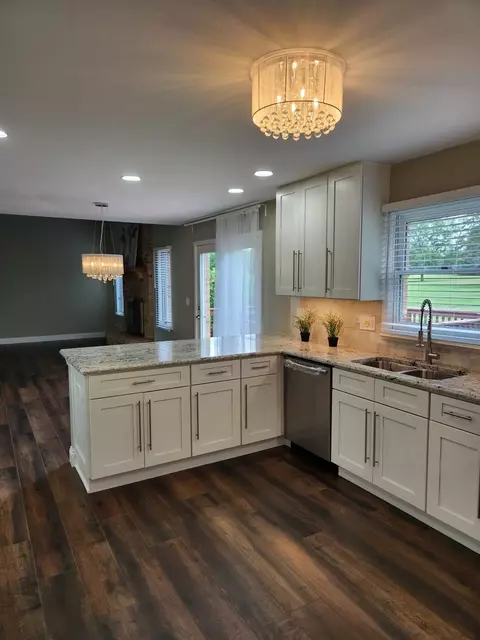 555 Philip Dr, Bartlett, IL 60103 photo 9