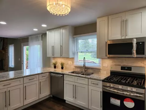 555 Philip Dr, Bartlett, IL 60103 photo 7