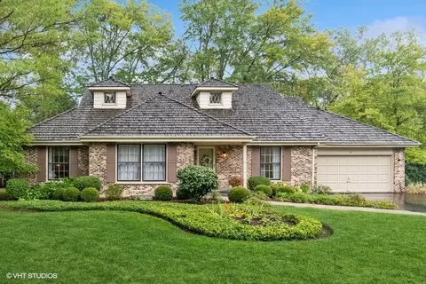 30 Kent Ct, Lincolnshire, IL 60069