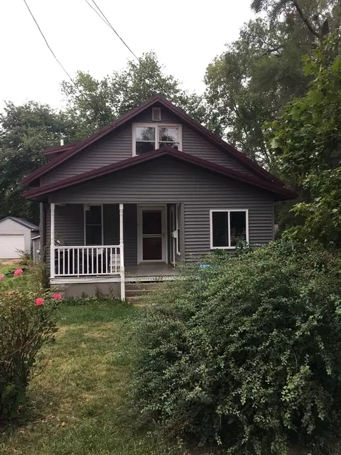 622 Cedar St, Dixon, IL 61021 photo 2