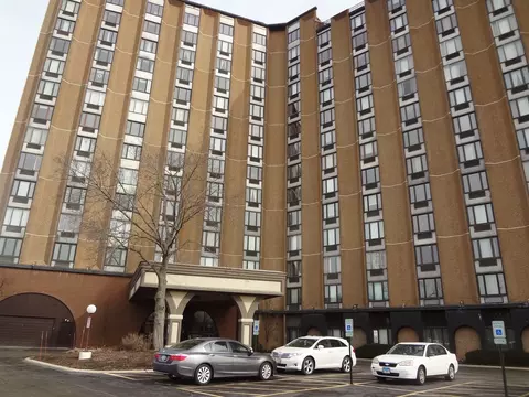 1 Renaissance Pl #1003, Palatine, IL 60067