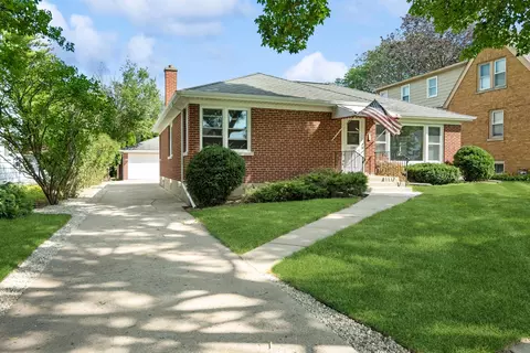 119 N Pine St, Mount Prospect, IL 60056